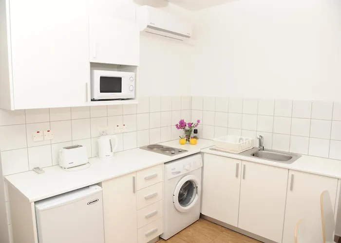 Ariadne 201 - 300m From Lighthouse شقة