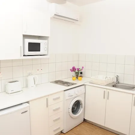 Ariadne 201 - 300m From Lighthouse Apartment